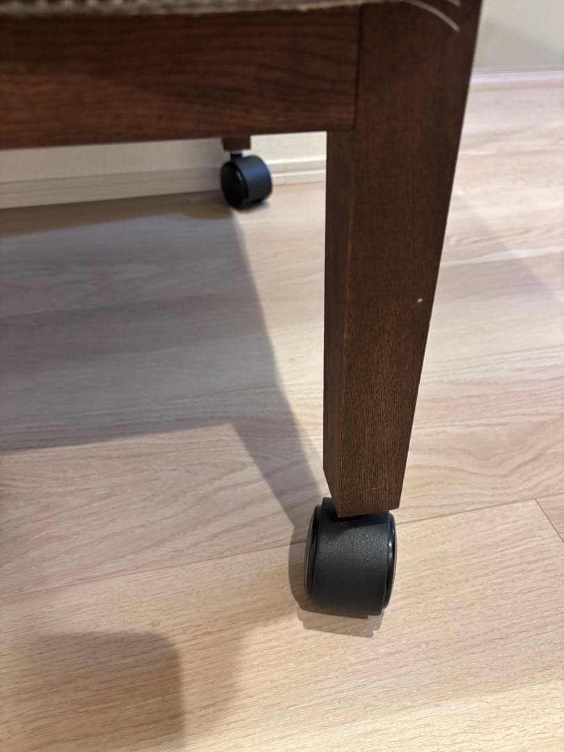 ①カリモク 一人掛けチェア キャスター付 肘掛けあり クッション付 グレー