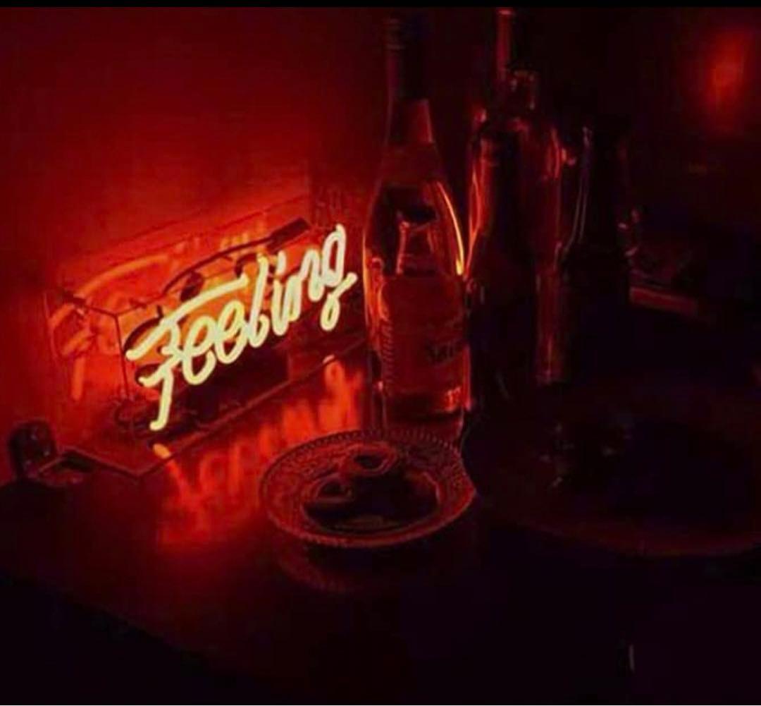 オリジナル　ネオンサイン Feeling アクリルケース取付簡単 オーダーメイド