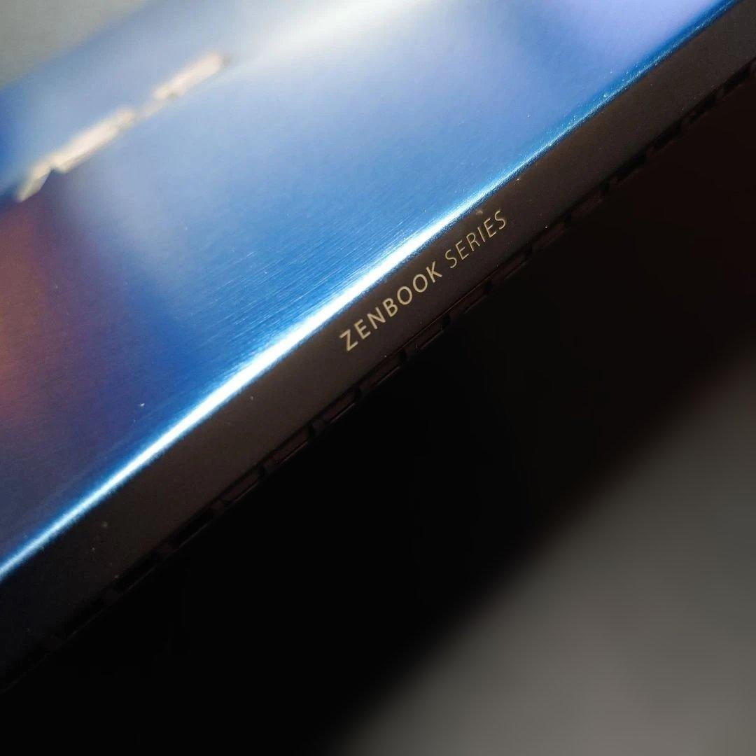 【タッチパッドディスプレイ搭載！】メモリ16GB 10世代i7 512GB