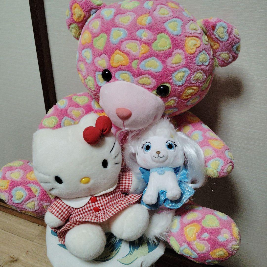 ハート模様のクマとハローキティのぬいぐるみセット