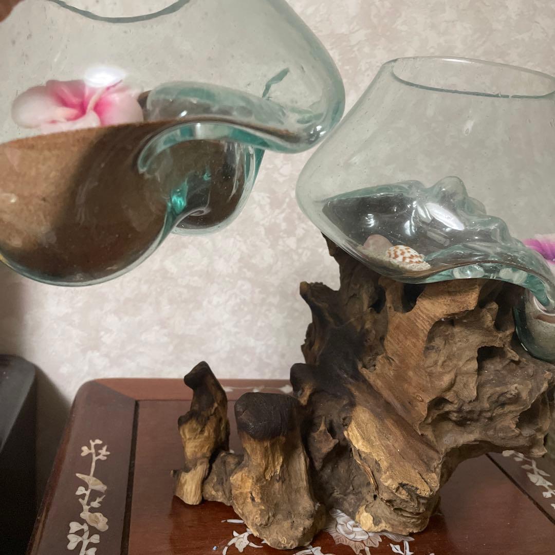 流木？にピッタリ合ったガラスの置物