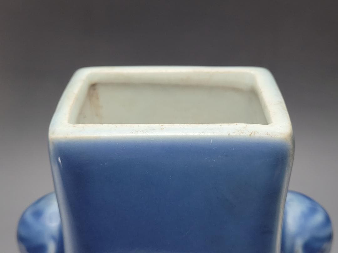 藍釉 心型 象頭装飾 両耳扁瓶「大清康熙年製」銘 明清時代 高さ約26.1cm