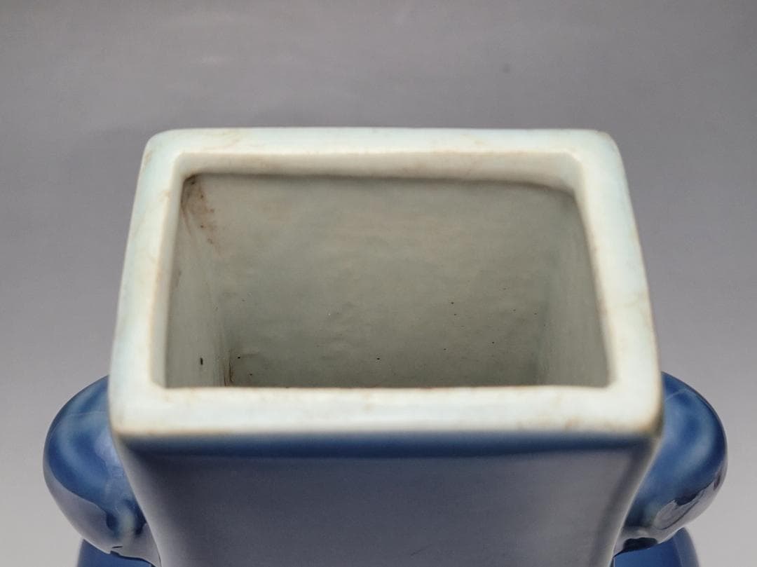 藍釉 心型 象頭装飾 両耳扁瓶「大清康熙年製」銘 明清時代 高さ約26.1cm