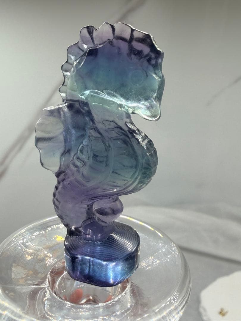 幻想的インテリア天然石☆キャンディフローライト海馬（シーホース）彫刻✨