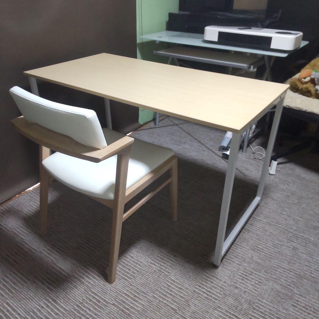 サンワサプライ デスクとシギヤマ家具椅子