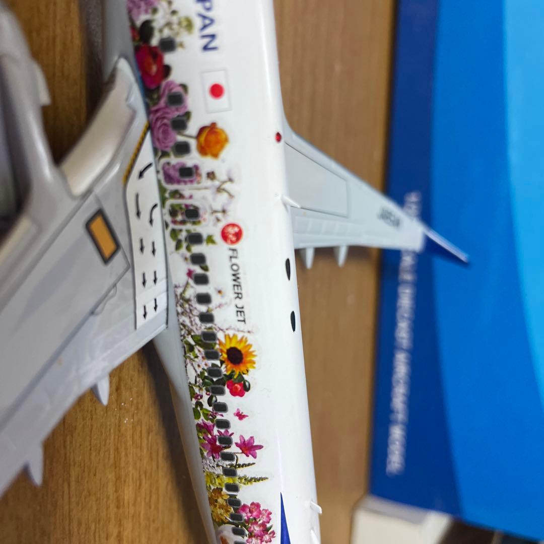 希少ANA Boeing 737-800 フラワージェット1/200
