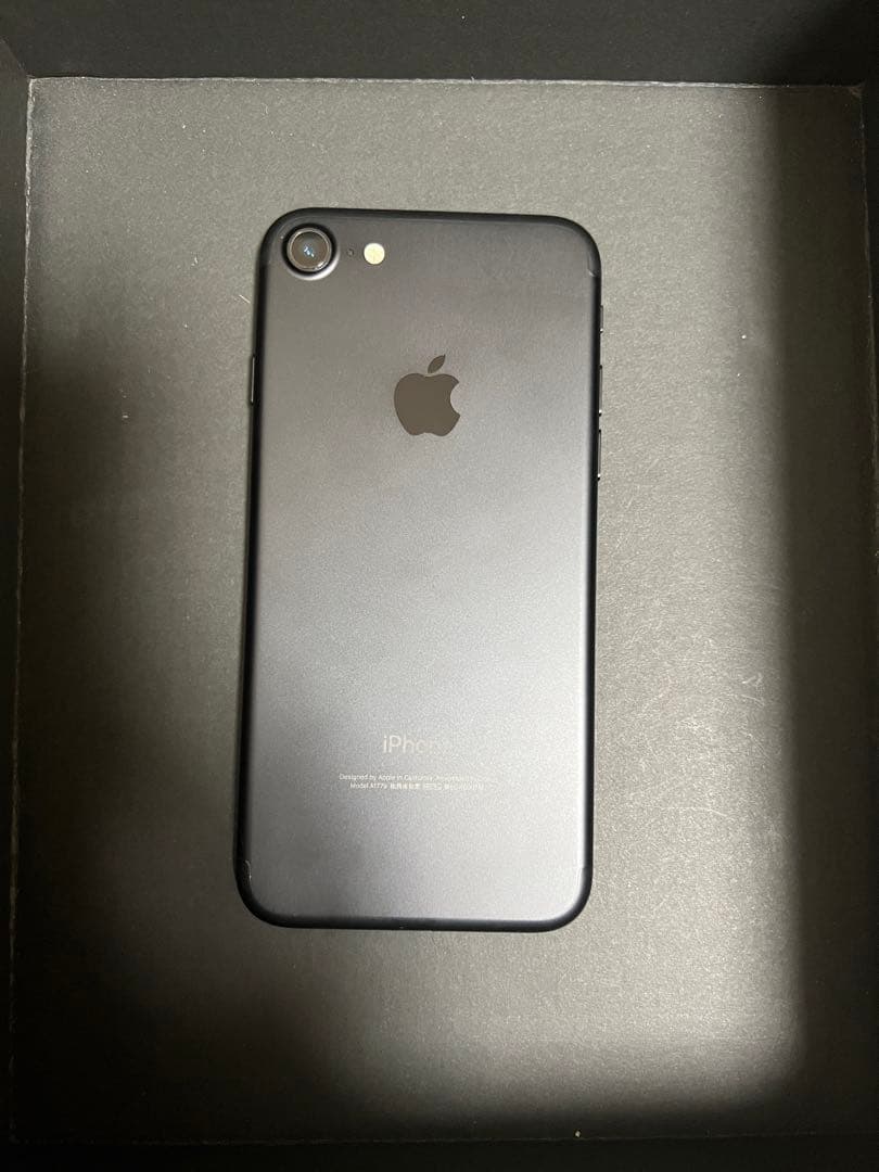 Apple iPhone 7 32GB ブラック SIMフリー