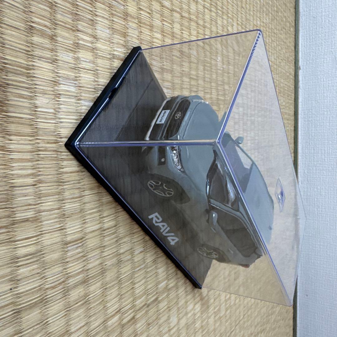 RAV4 ミニカー グレー 透明ケース付き　トヨタ限定非売品