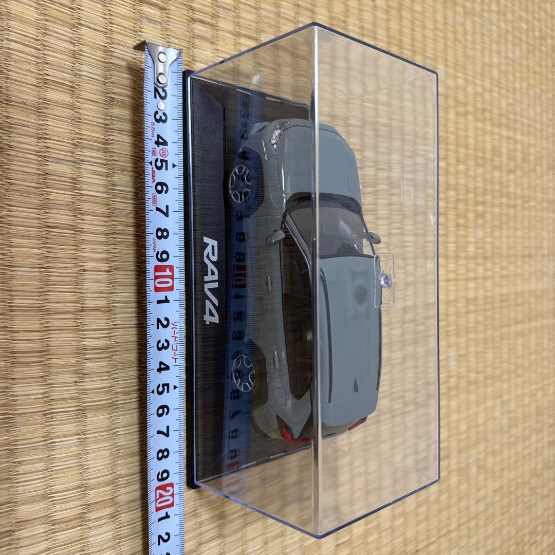 RAV4 ミニカー グレー 透明ケース付き　トヨタ限定非売品