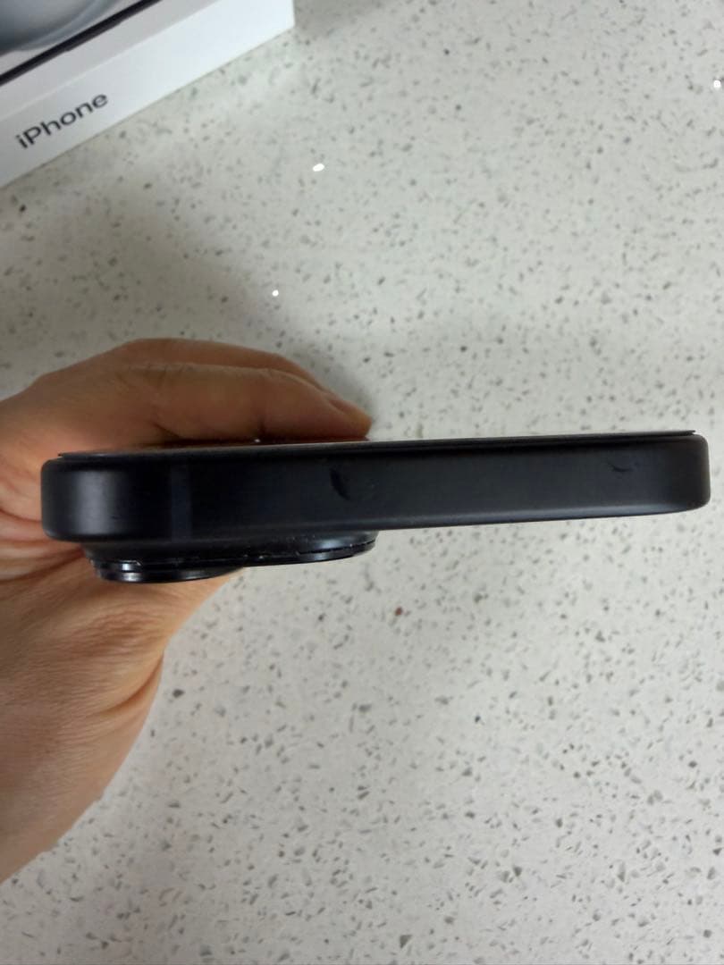 KUMATOMO　良品　iPhone15 256GB SIMフリー