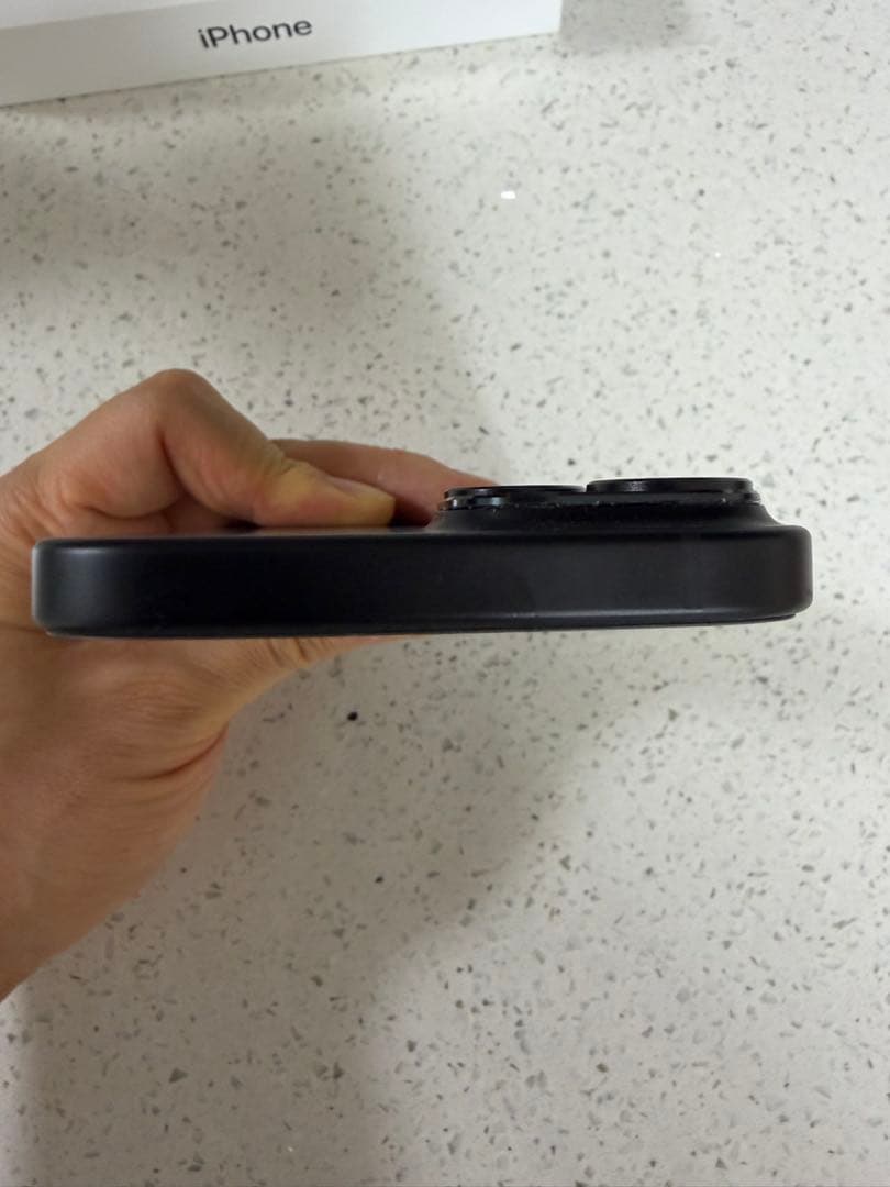 KUMATOMO　良品　iPhone15 256GB SIMフリー