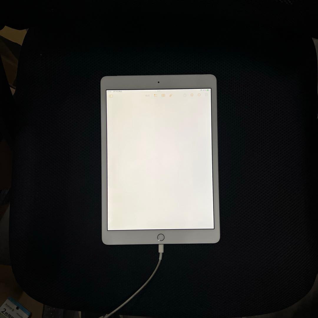 Apple iPad (第７世代) Wi-Fi + Cellular シルバー