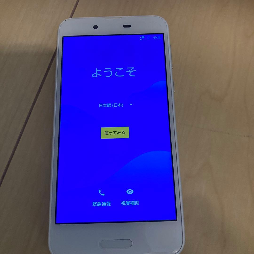 au UQ AQUOSsense SHV40 白ロム silky white