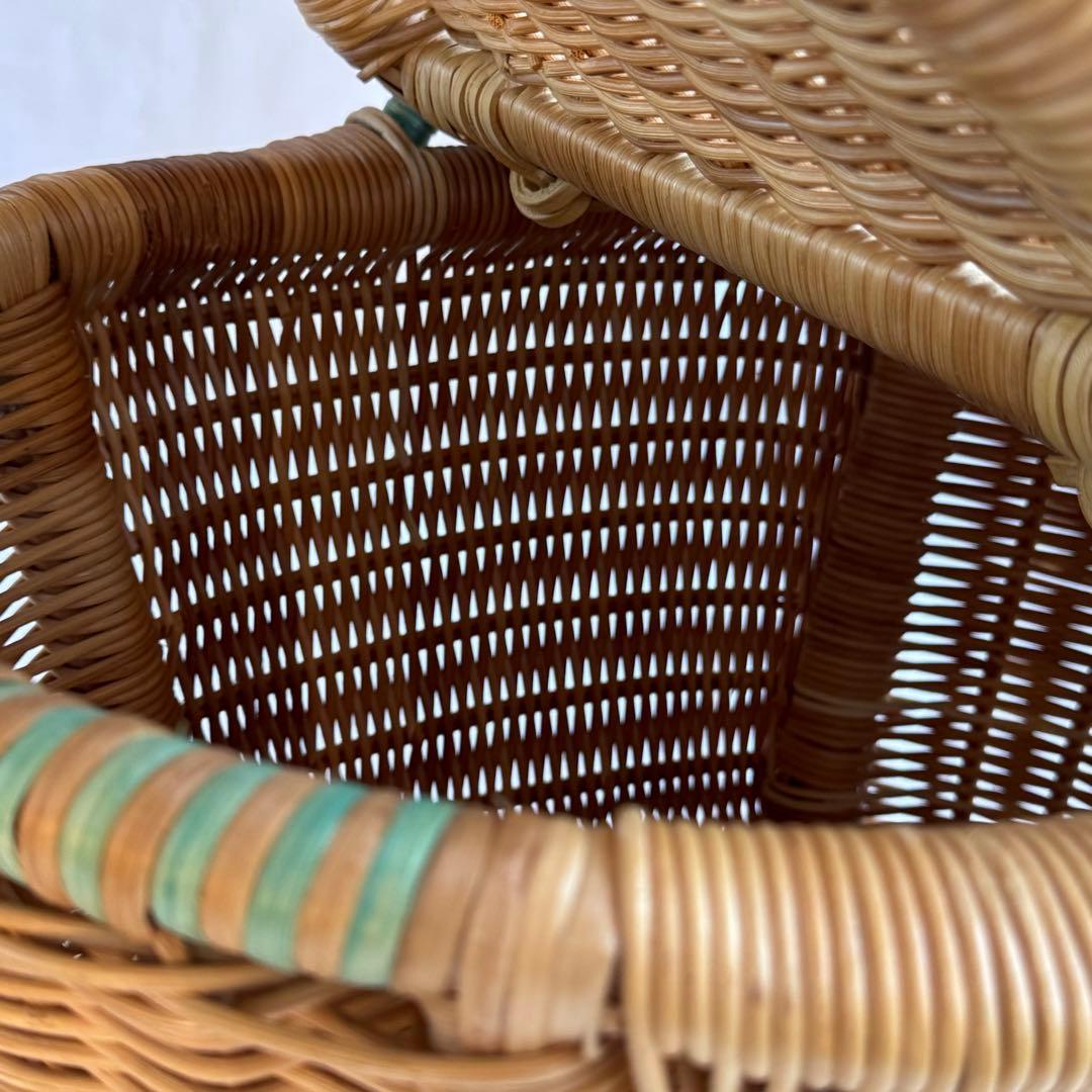 大きなふた付きオーバル型　ピクニックバスケット　ツートンカラー　モスグリーン