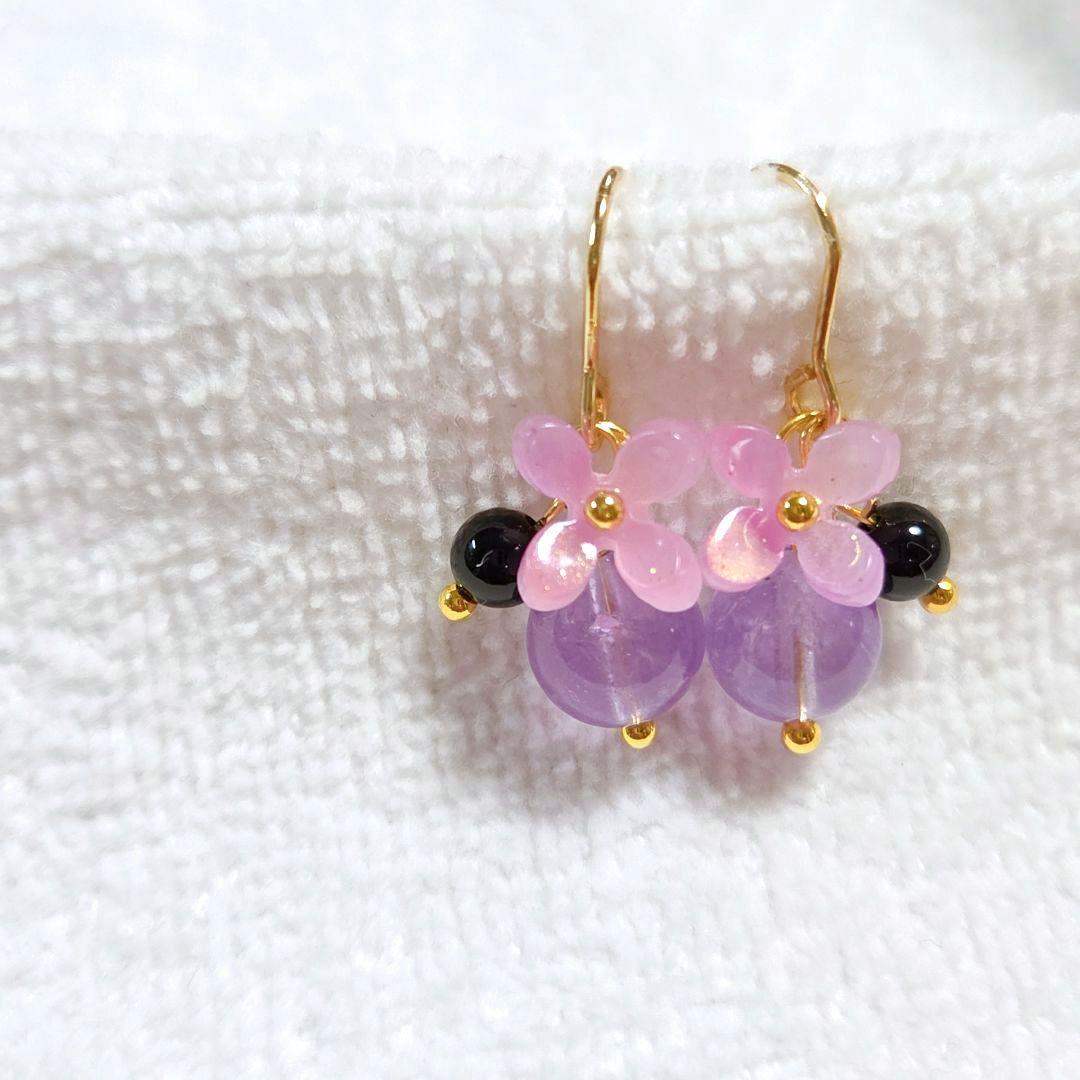 お花とラベンダーアメジストとオニキスのピアス