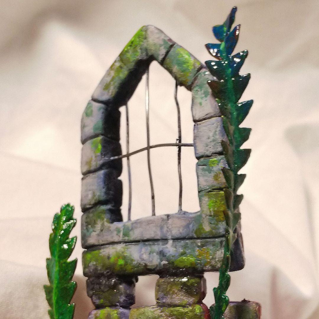 マグマ 部屋 アート 置物 ミニチュア 台座 ジオラマ インテリア 石壁 草 葉