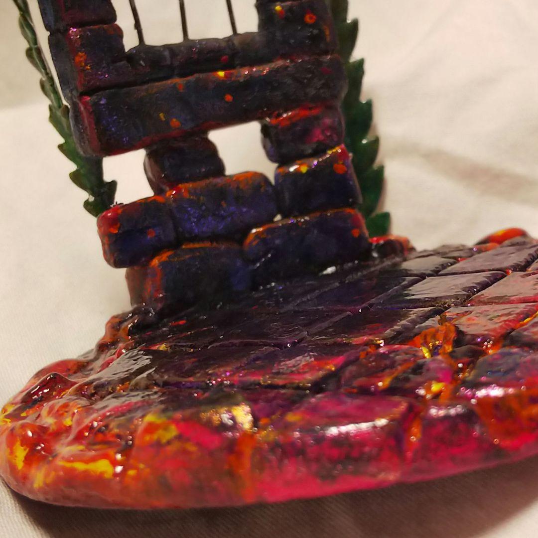 マグマ 部屋 アート 置物 ミニチュア 台座 ジオラマ インテリア 石壁 草 葉