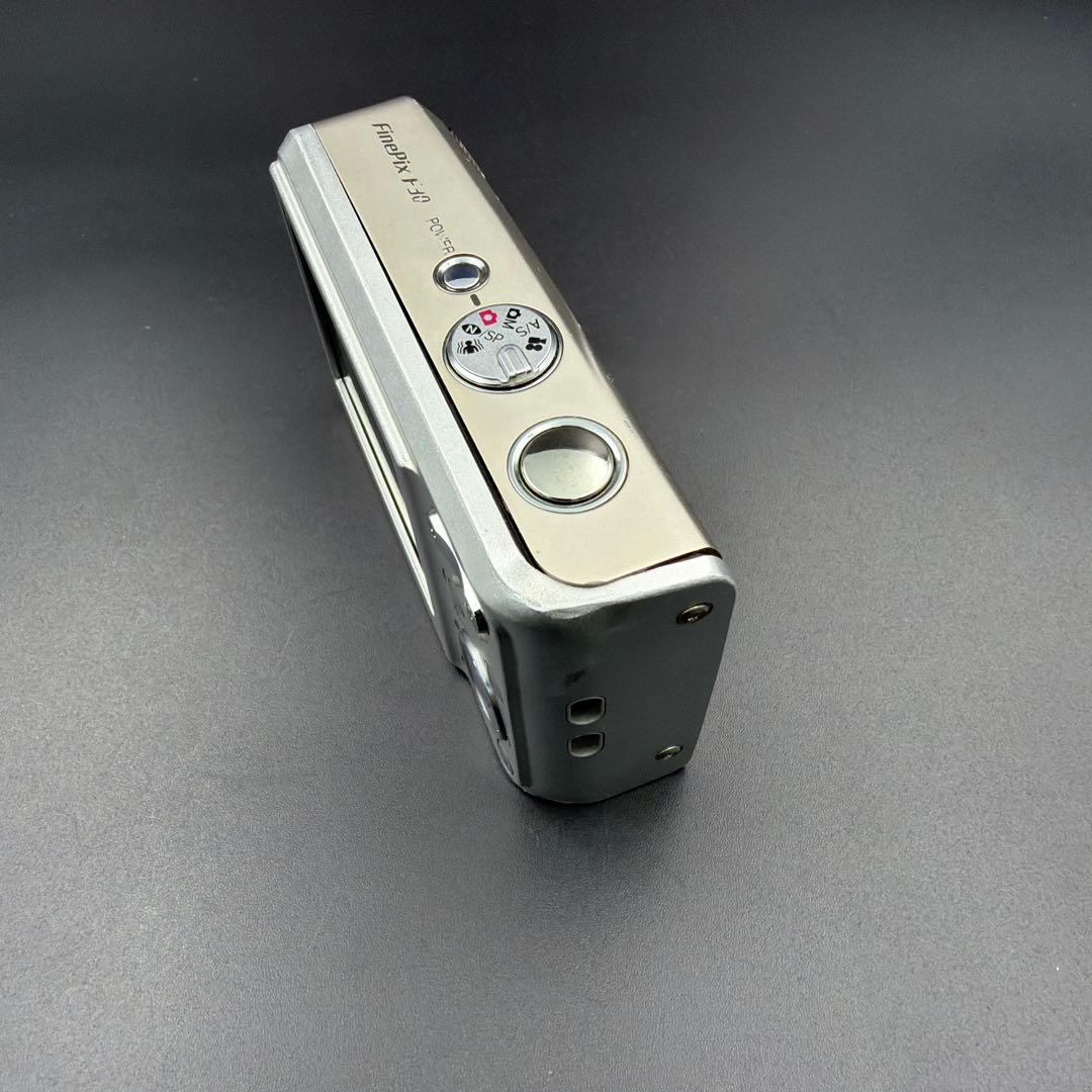 FUJIFILM FINEPIX F30 シルバー コンパクトデジタルカメラ