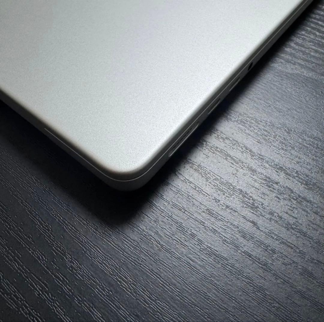 MacBook pro m4 本体　AppleCareあり