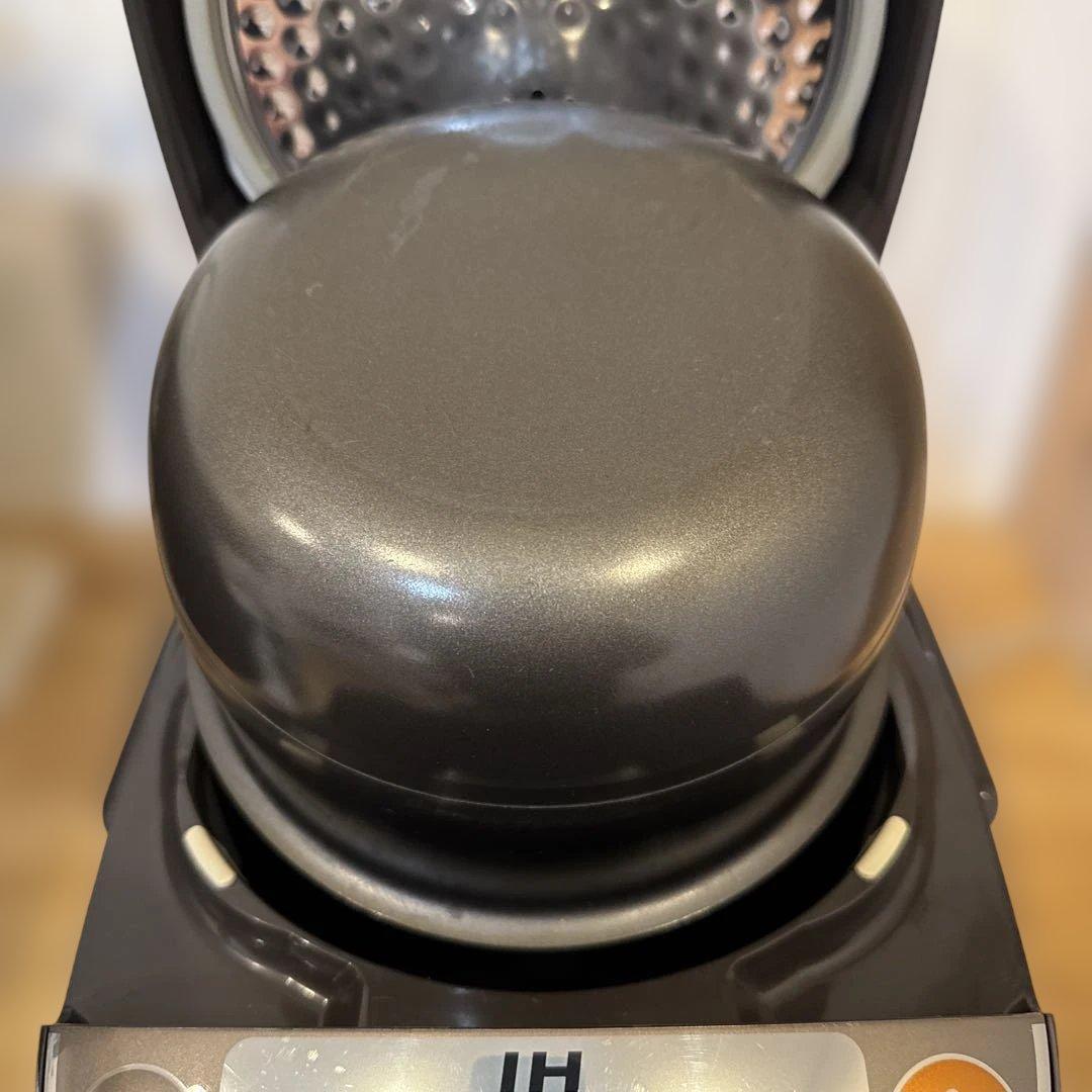 Zojirushi 象印　豪熱沸とうIH炊飯器　NP-VN10