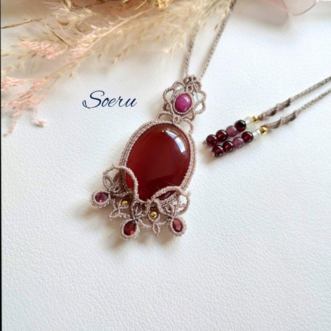 レッドアゲート＆ルビー＆ガーネットのマクラメ編みネックレス　ペンダント　天然石