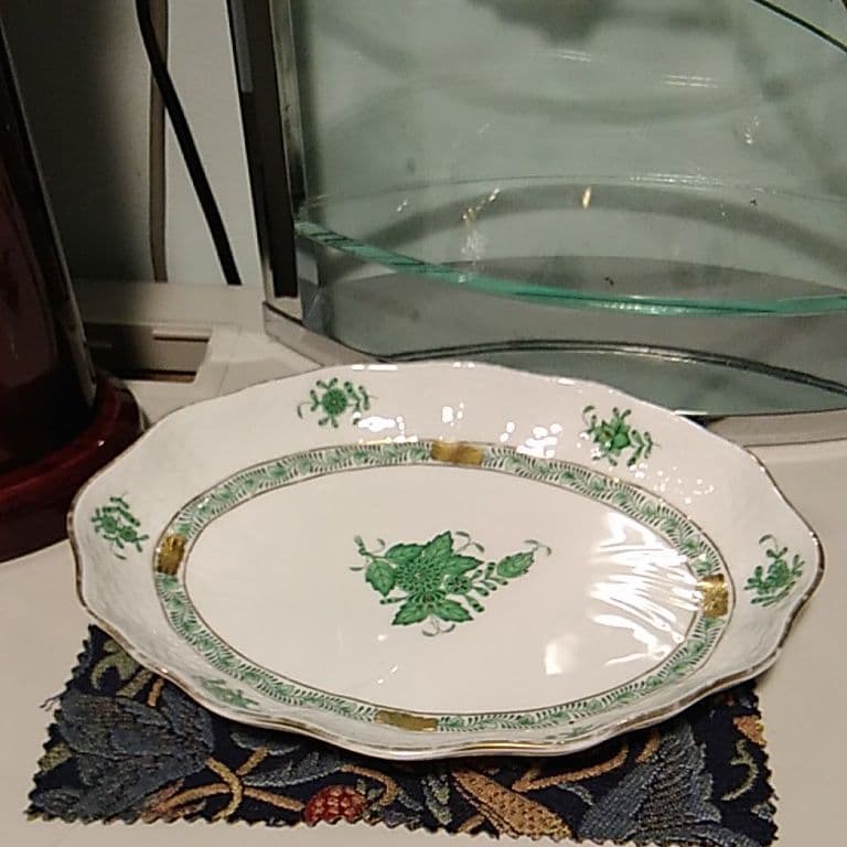 ヘレンド　の素敵なお皿です。