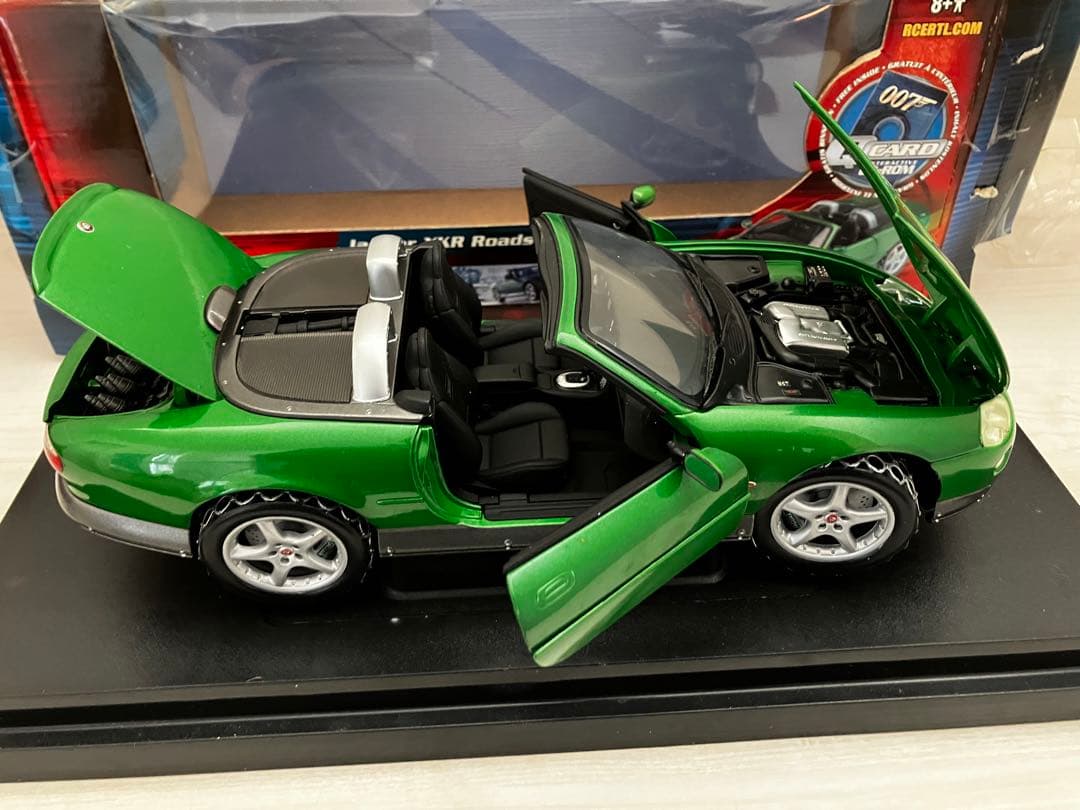 1/18 ジャガー XKR ロードスター 007 ボンドかー