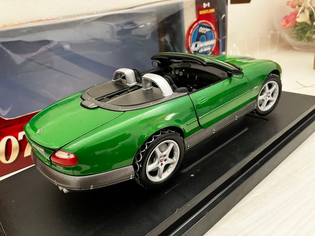1/18 ジャガー XKR ロードスター 007 ボンドかー