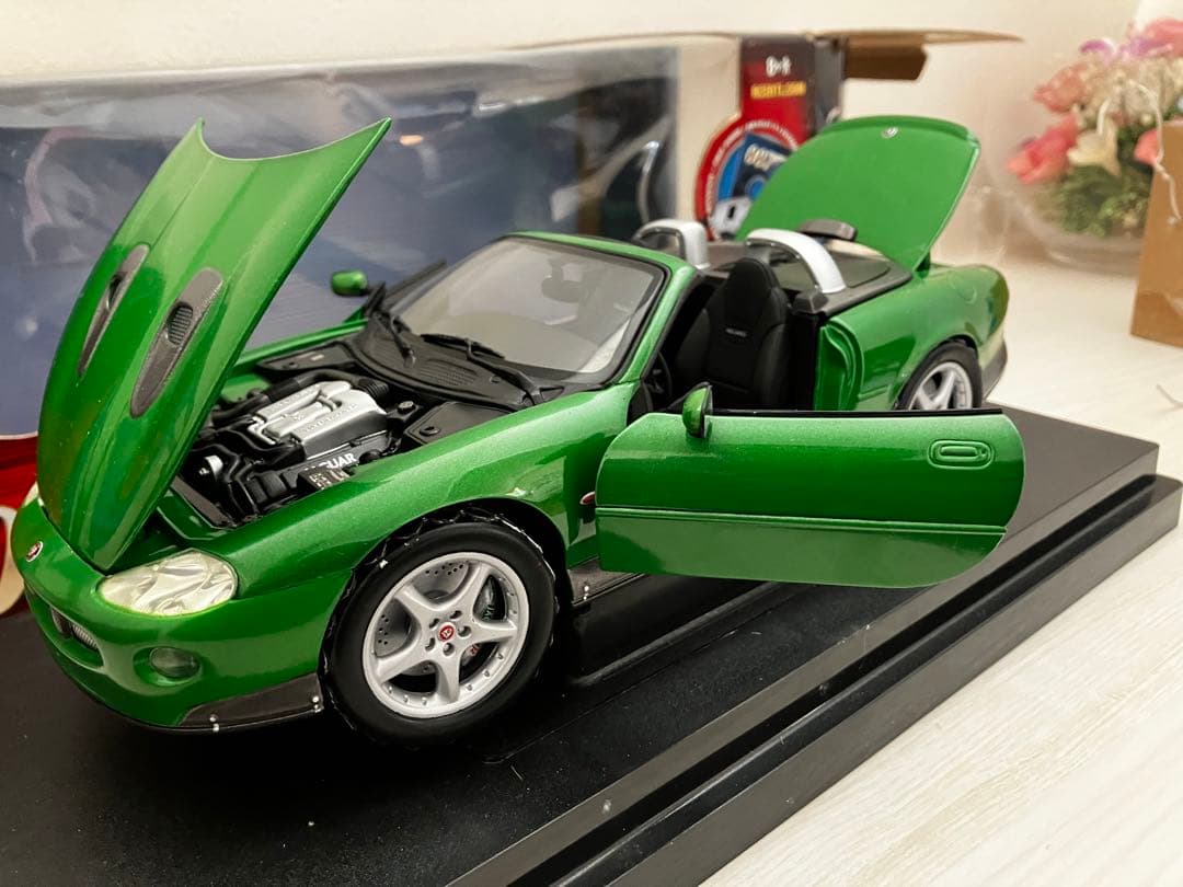 1/18 ジャガー XKR ロードスター 007 ボンドかー