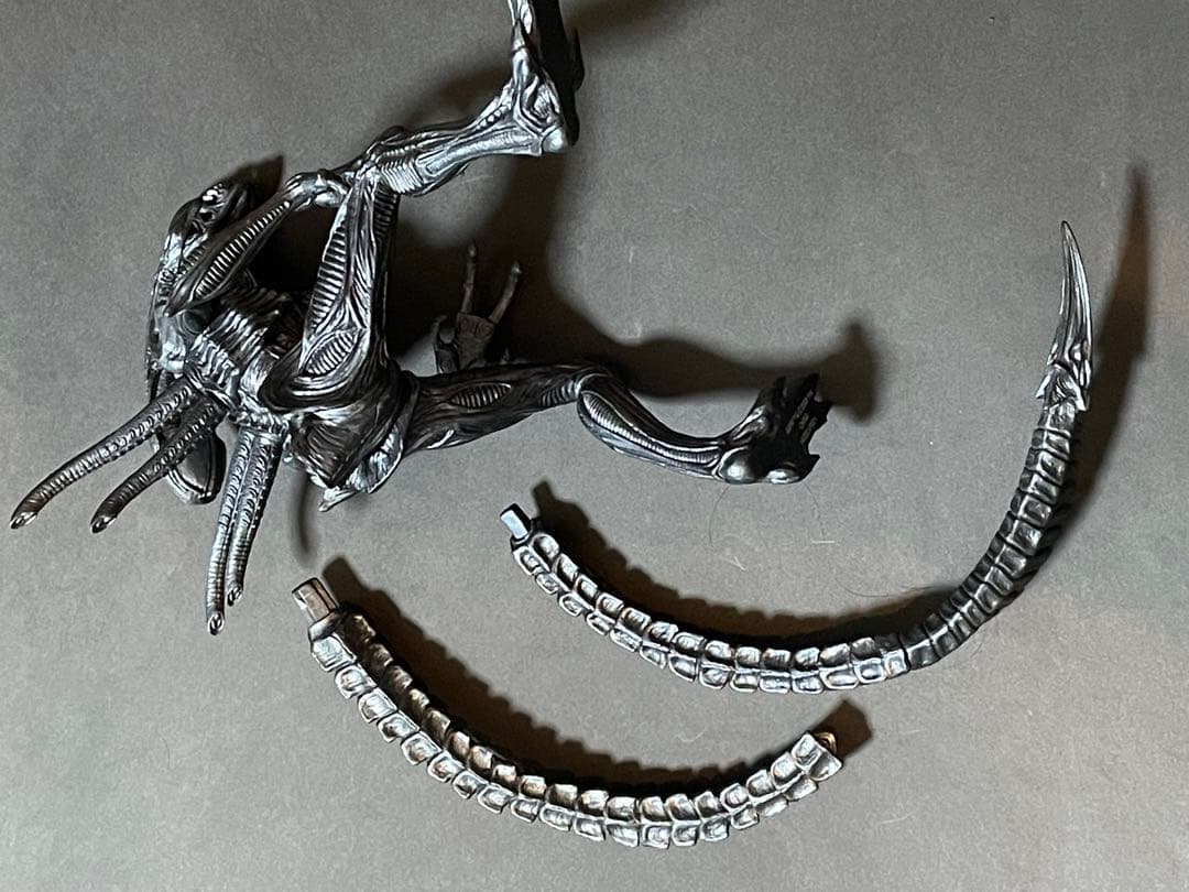 マクファーレントイズ　グリッドエイリアン　12インチ　フリュー　プレデリアン