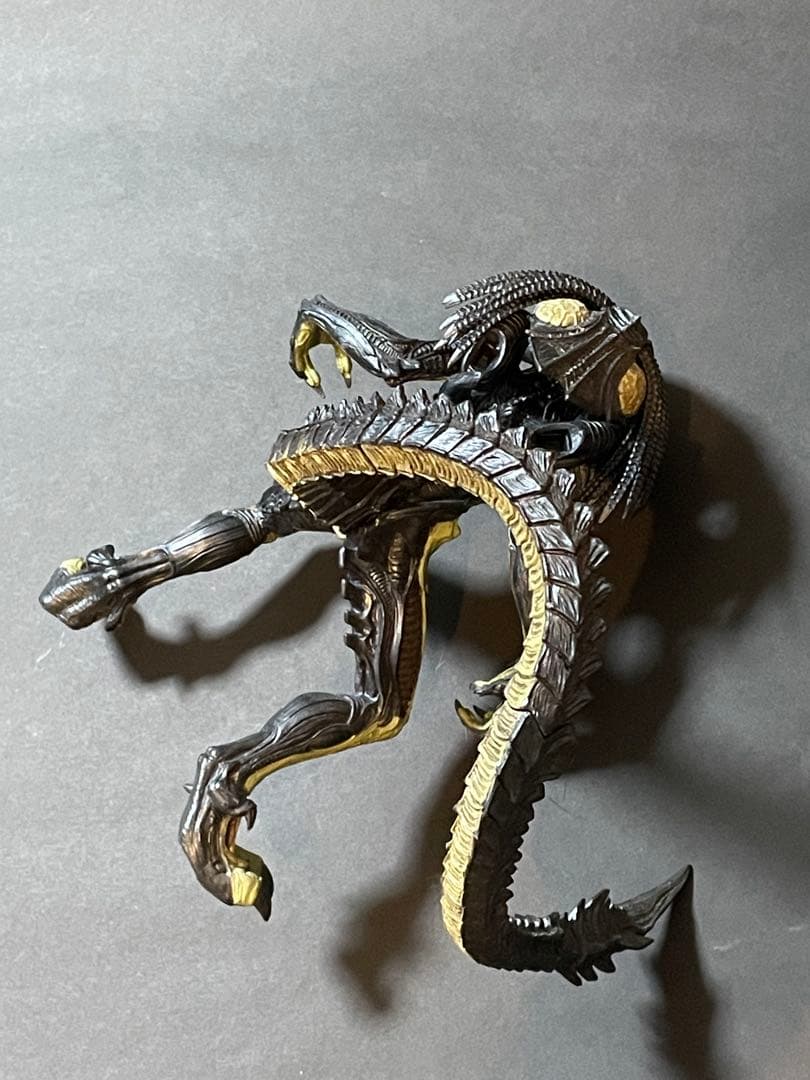 マクファーレントイズ　グリッドエイリアン　12インチ　フリュー　プレデリアン