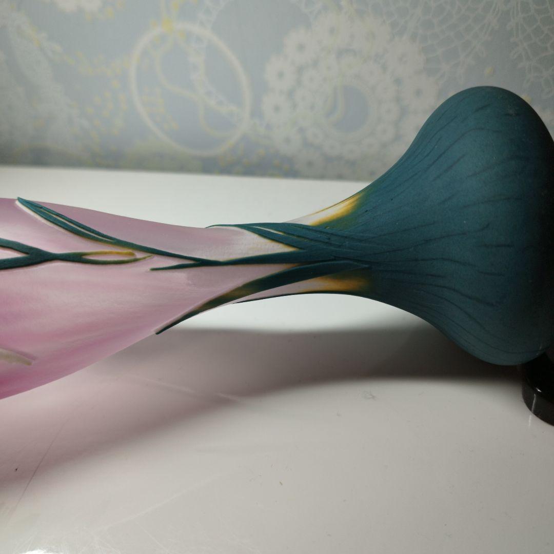 バイオレットと白のサギソウ花模様　ガラス花瓶　インテリア