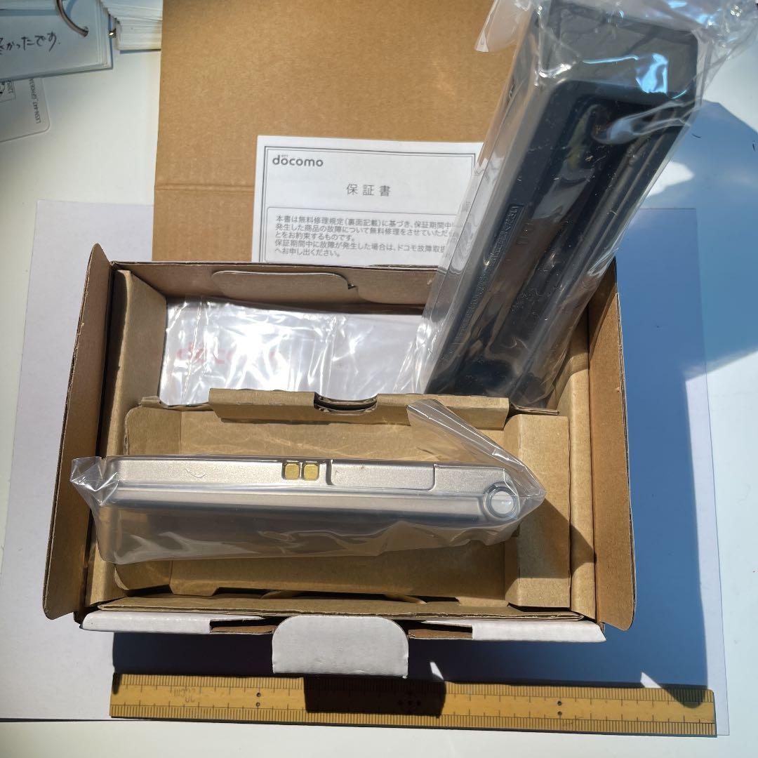 docomoP-01Gゴールド携帯…ガラケー