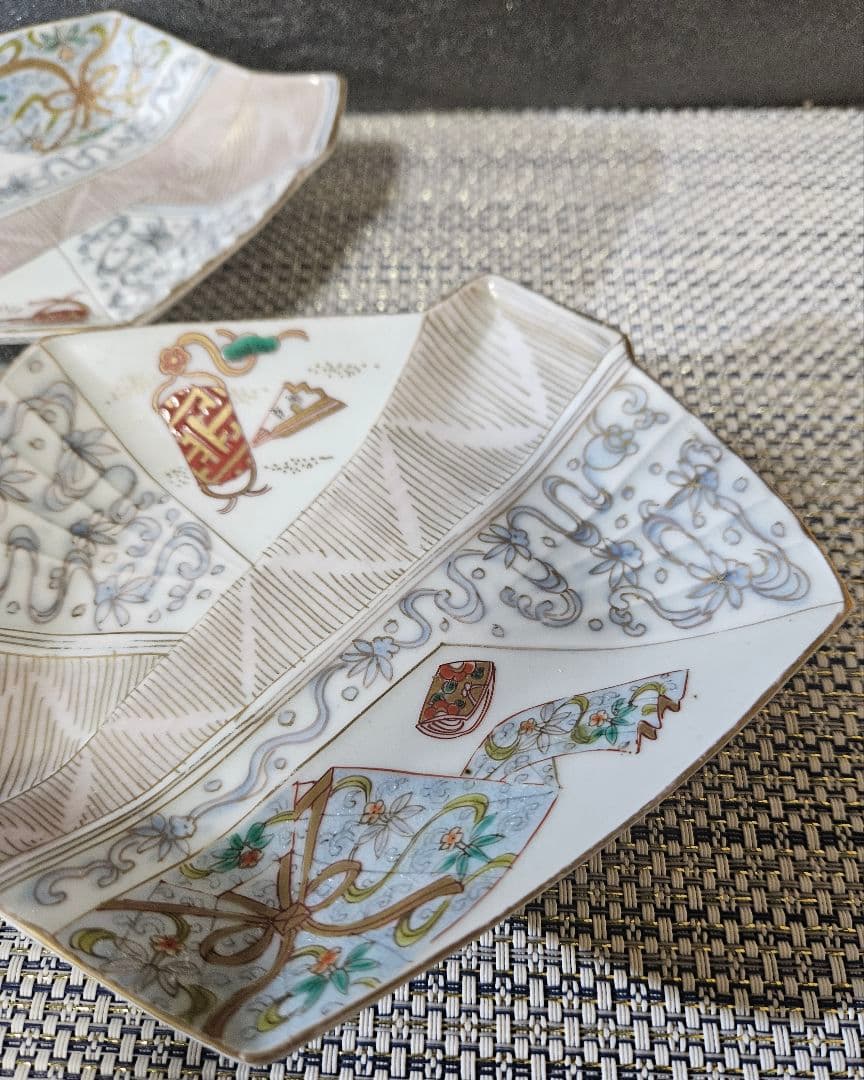 【最上作品❗️】江戸時代後期　古伊万里　錦手　折紙型　印籠に衣装図　変形皿　2客