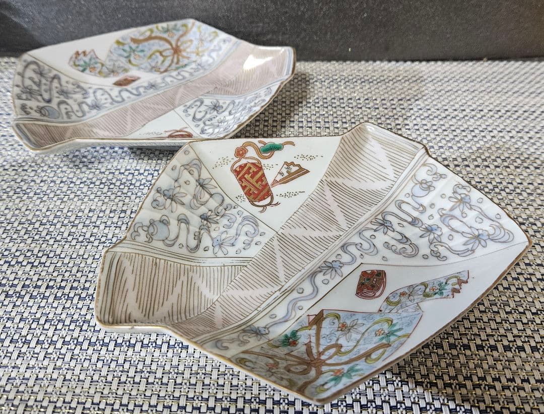 【最上作品❗️】江戸時代後期　古伊万里　錦手　折紙型　印籠に衣装図　変形皿　2客