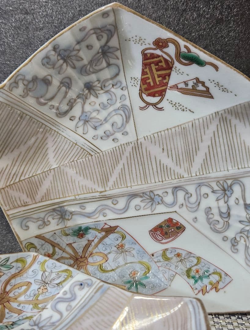 【最上作品❗️】江戸時代後期　古伊万里　錦手　折紙型　印籠に衣装図　変形皿　2客