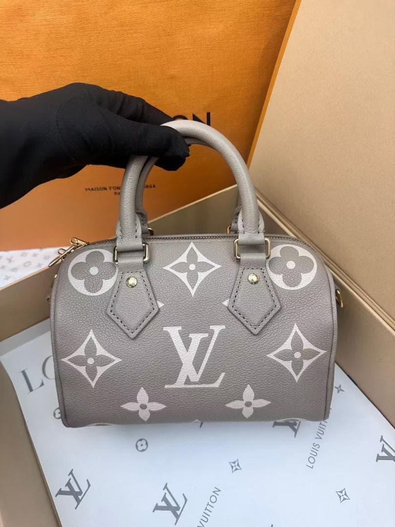 ✨ 状態良好✨グレー ハンドバッグ