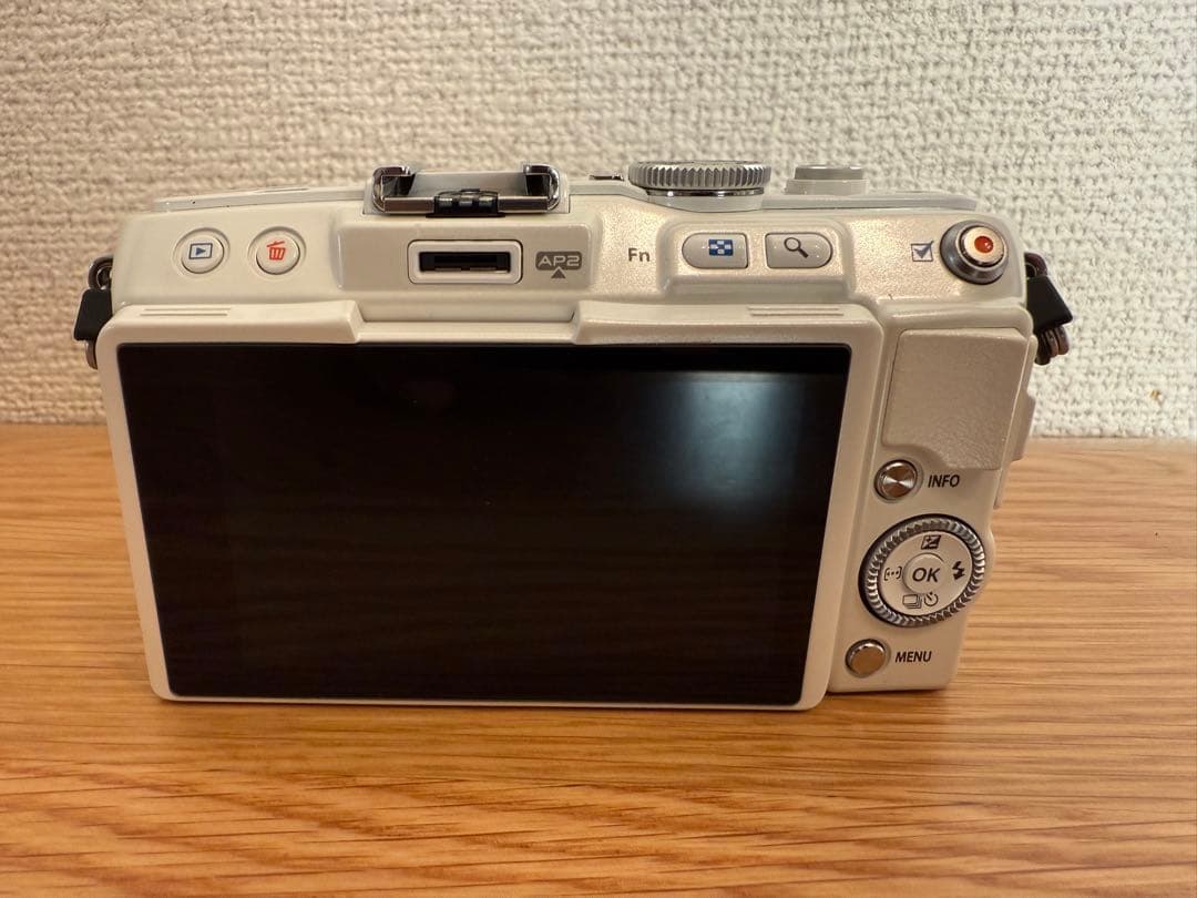 OLYMPUS PEN Lite E-PL6 ホワイト　ジャンク品