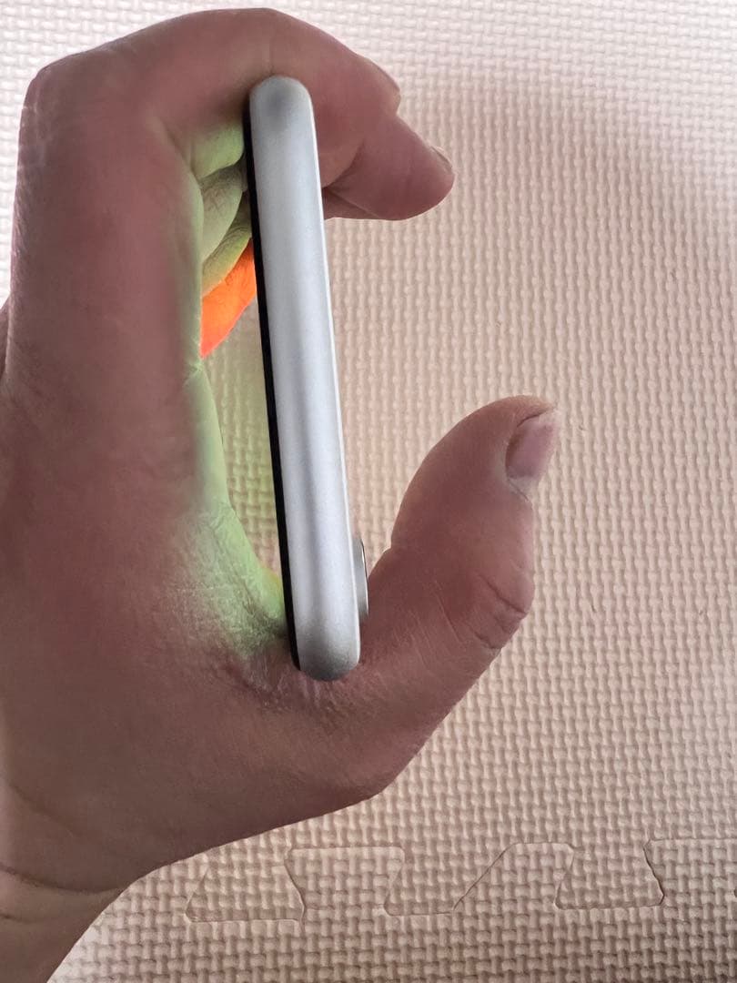 美品 iPhone XR 64GB 本体 ホワイト AU