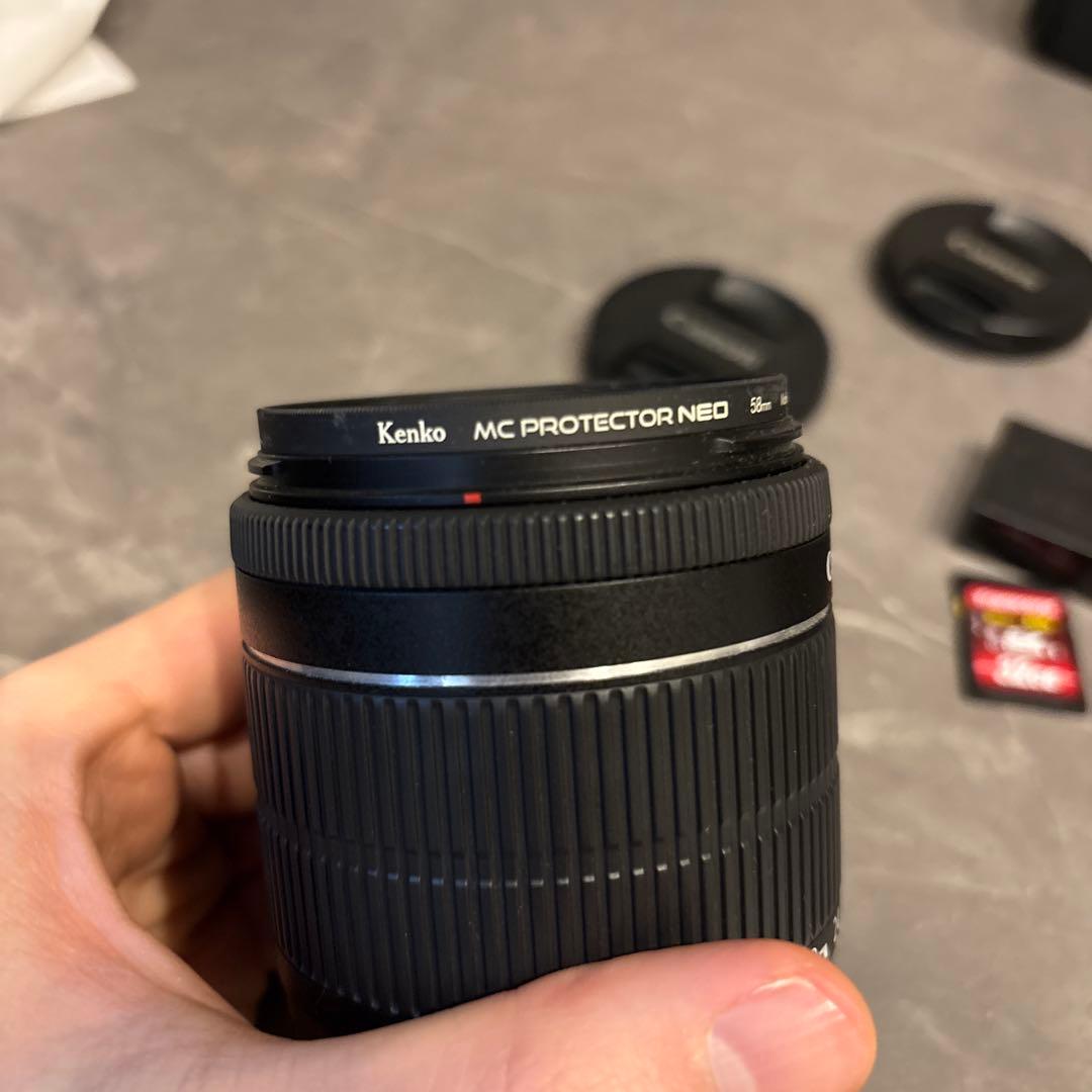 Canon EOS kiss x8i ズームレンズキット、単焦点レンズ