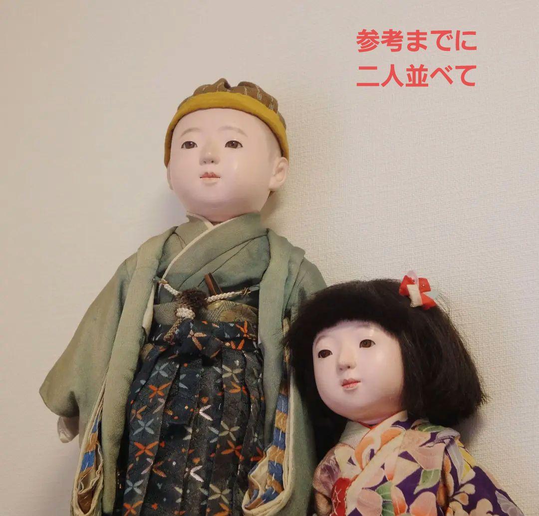 伝統的な市松人形 多色の花柄着物　難あり