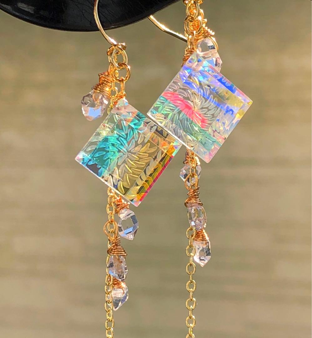 天然石☆ハーキマーダイヤモンド×レインボークォーツカービングのピアス14kgf