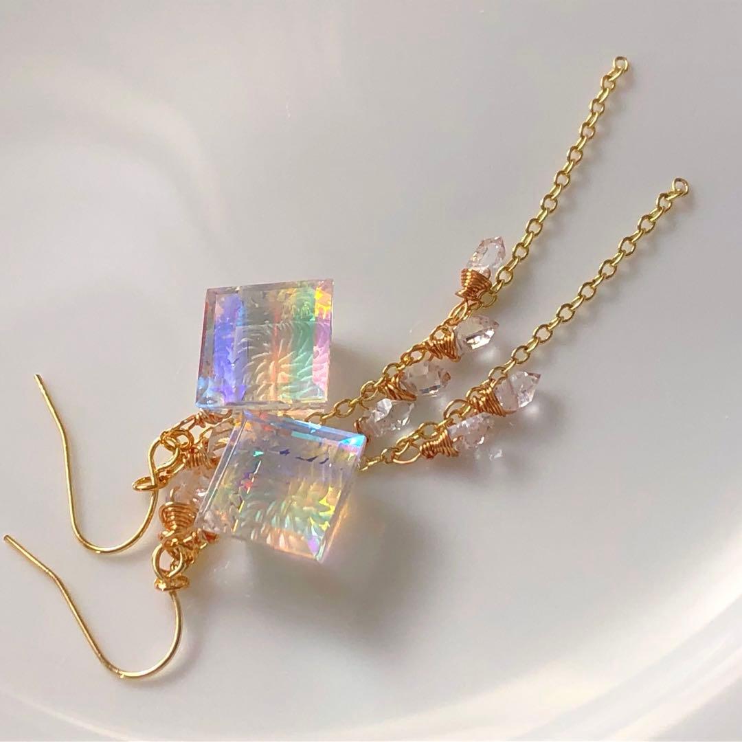 天然石☆ハーキマーダイヤモンド×レインボークォーツカービングのピアス14kgf