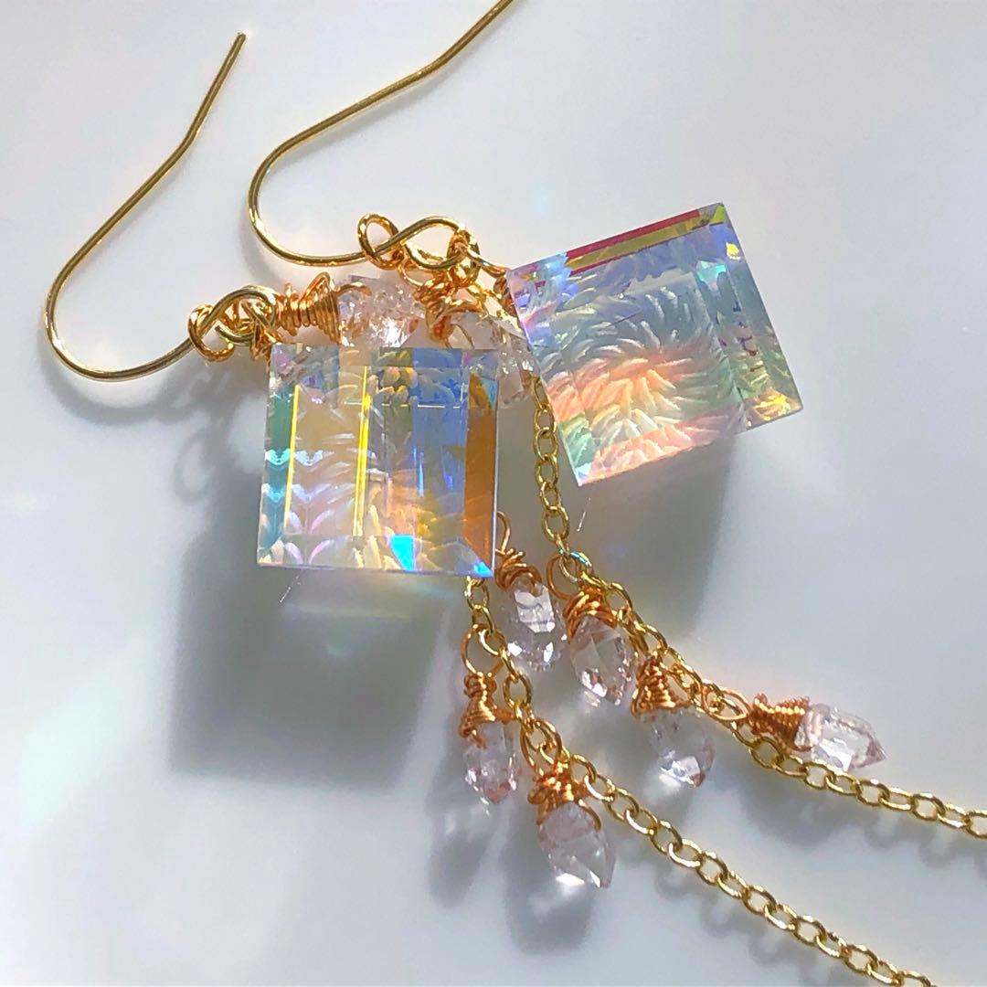 天然石☆ハーキマーダイヤモンド×レインボークォーツカービングのピアス14kgf