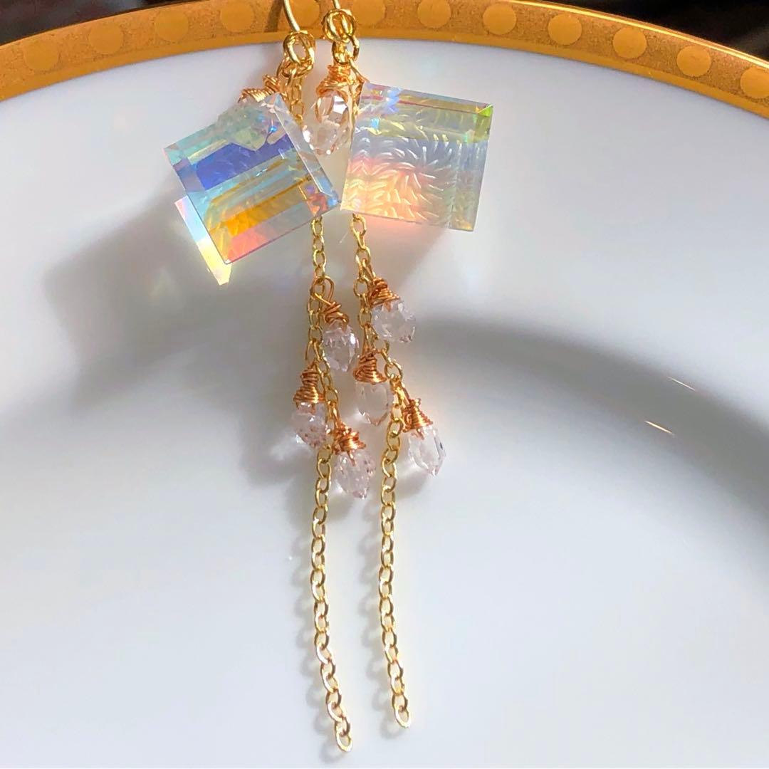 天然石☆ハーキマーダイヤモンド×レインボークォーツカービングのピアス14kgf