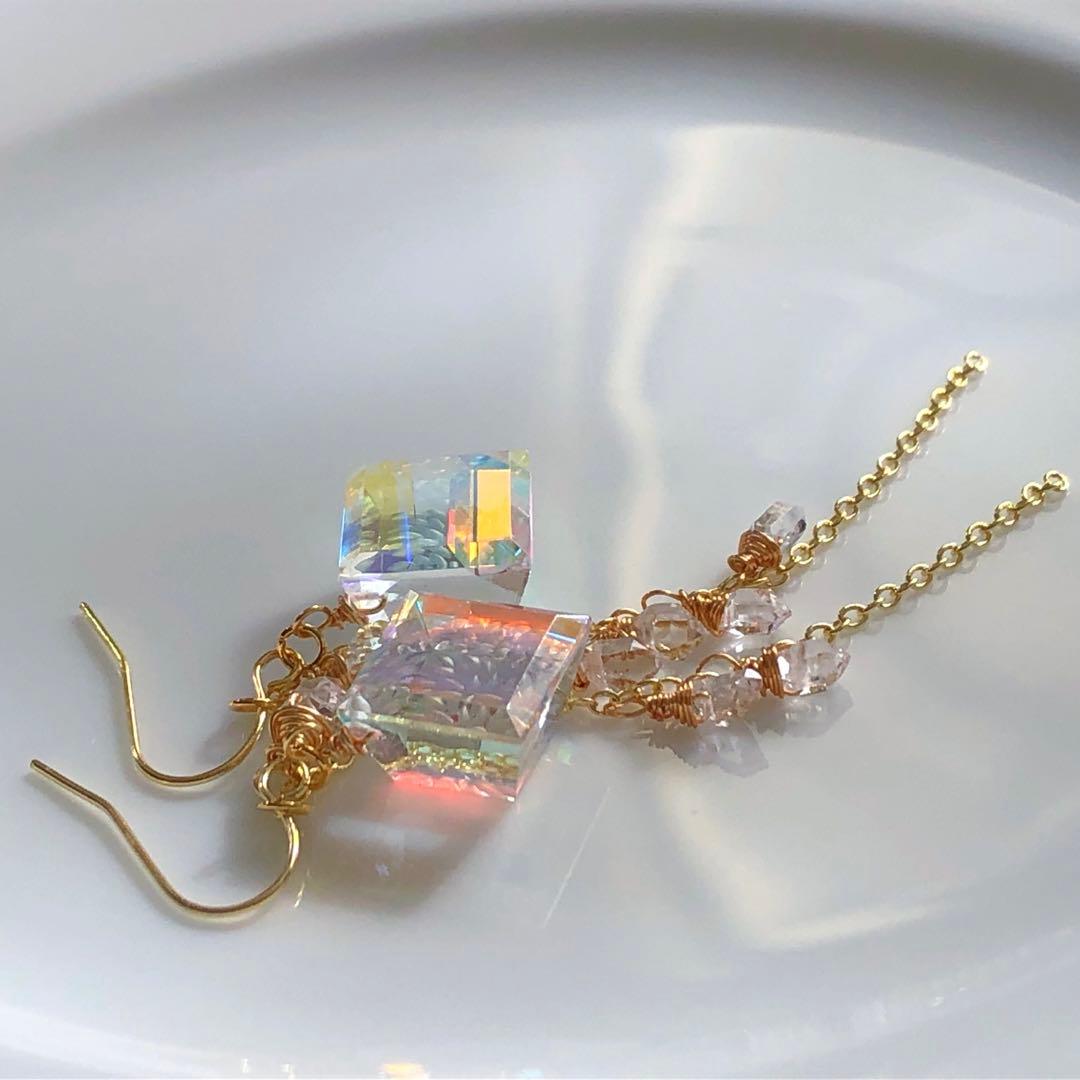 天然石☆ハーキマーダイヤモンド×レインボークォーツカービングのピアス14kgf