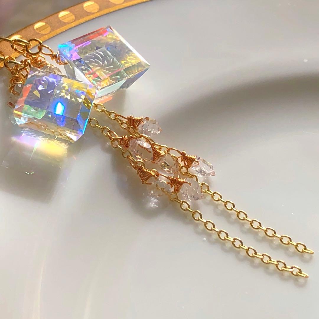 天然石☆ハーキマーダイヤモンド×レインボークォーツカービングのピアス14kgf