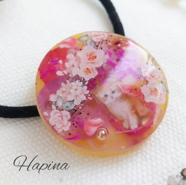 ジャスミンとバラ 猫ちゃんラウンドレジンヘアゴム