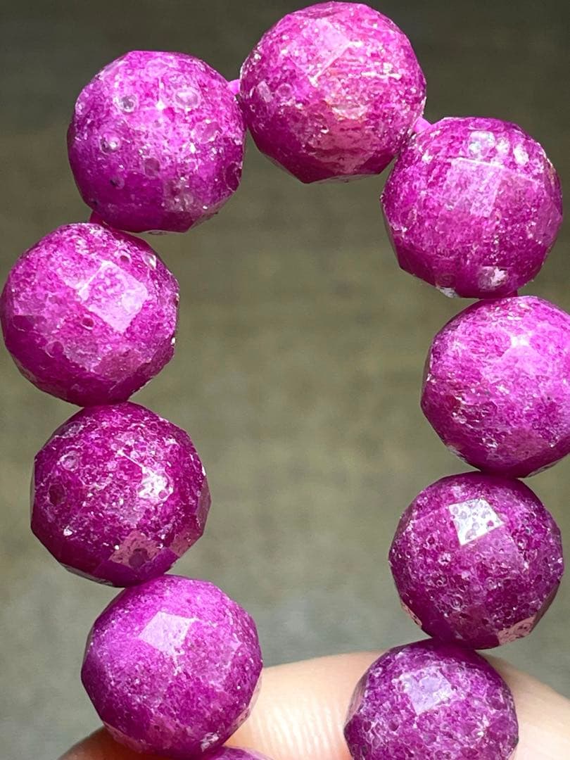 天然石ルビーカットブレス10㎜【新品未使用一点限り】宝石の女王♡濃いピンク