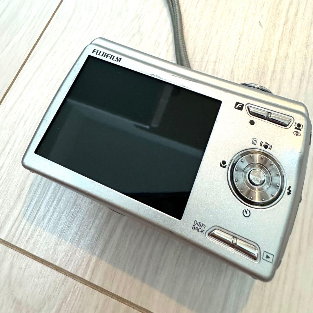 最終価格！♡FUJIFILM FinePix F100fd シルバー